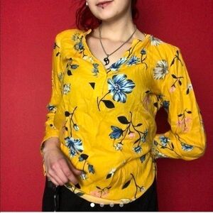 Bright yellow floral blouse 💛💛​​​​​​​​​​​​​​​​​​​​​​​​